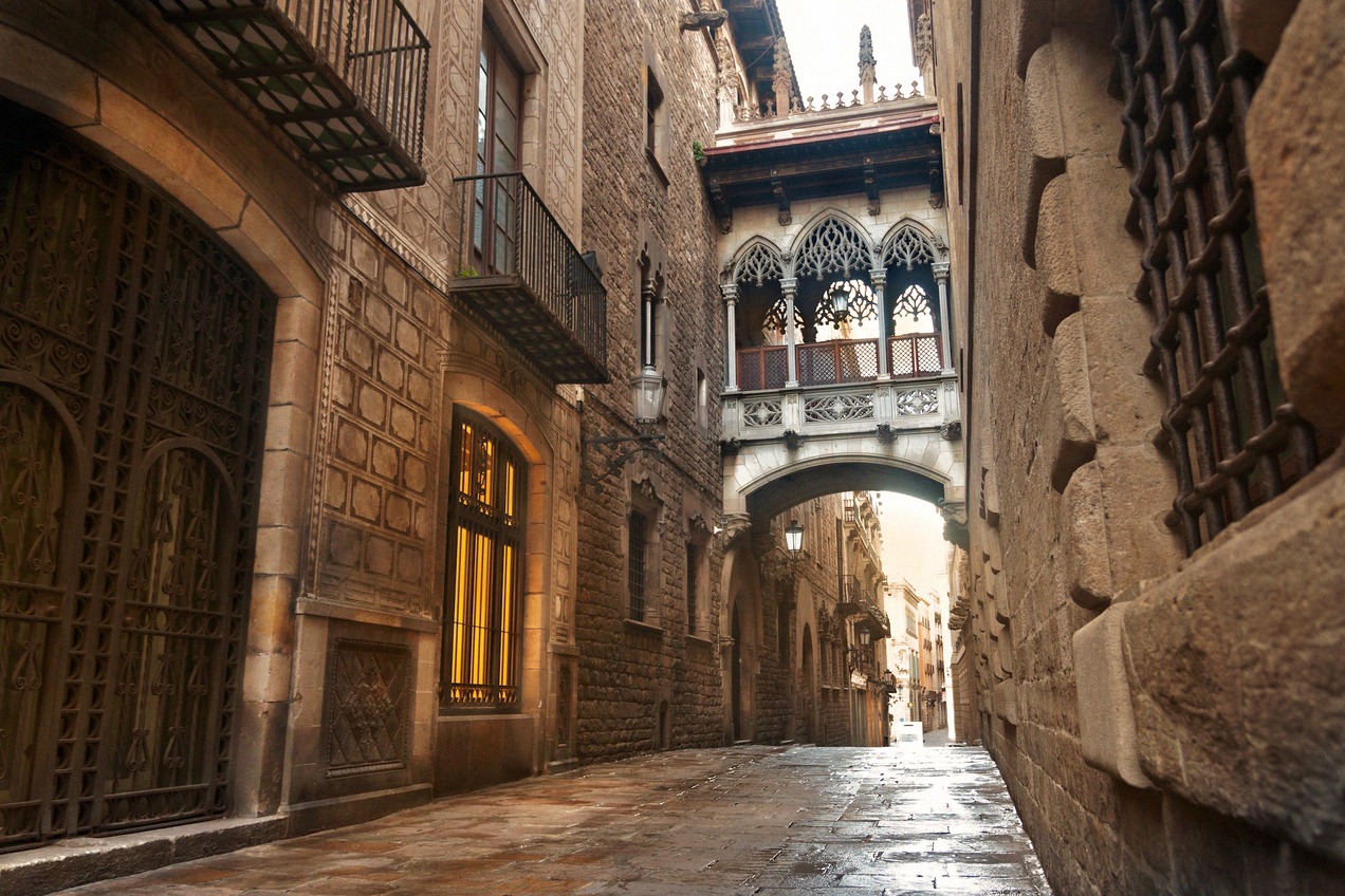 Alleyway in the Barri Gòtic, Barcelona's old town