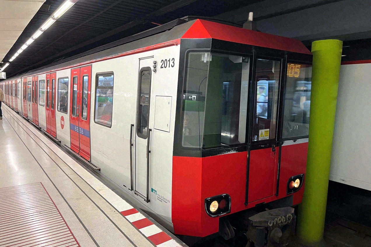 Metro train at a platform in Barcelona